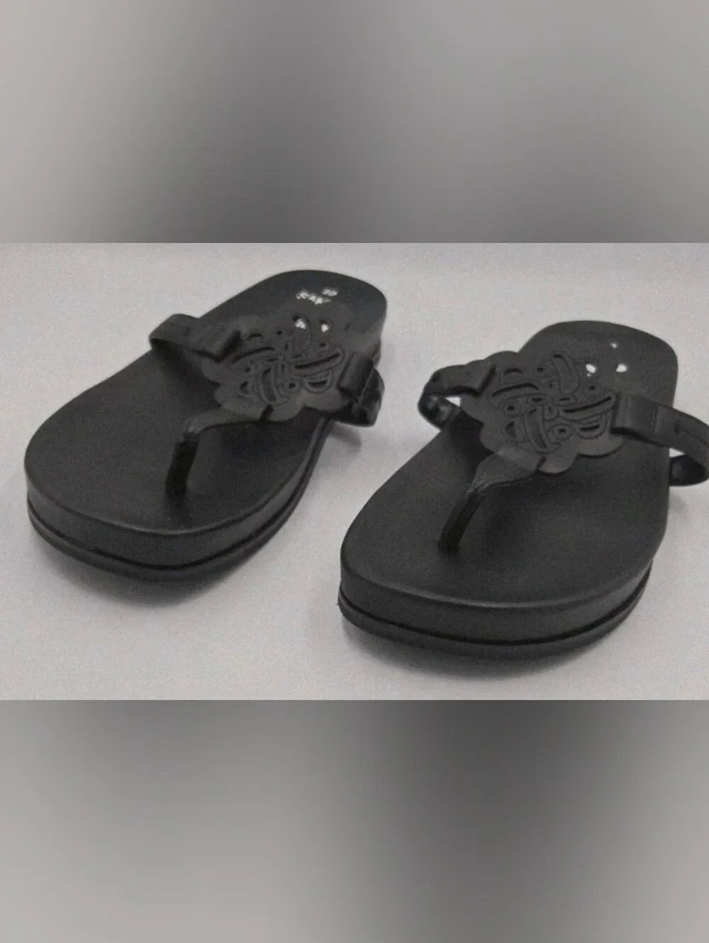 Sam & Libby Black Women's Floral Cutout Thong Sandals
